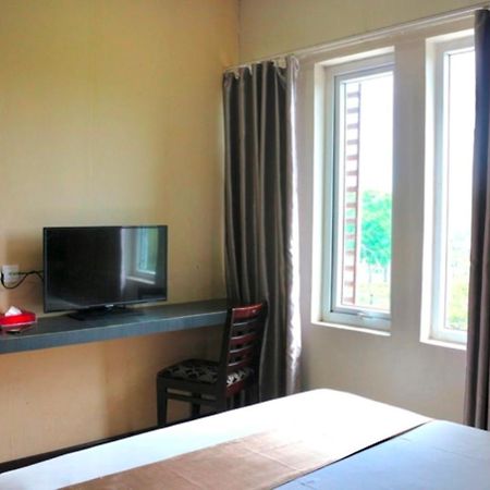 Crew Express Hotel Lubukpakam Kültér fotó