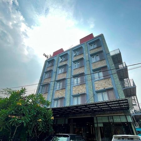 Crew Express Hotel Lubukpakam Kültér fotó