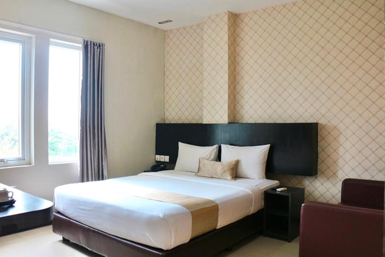 Crew Express Hotel Lubukpakam Kültér fotó