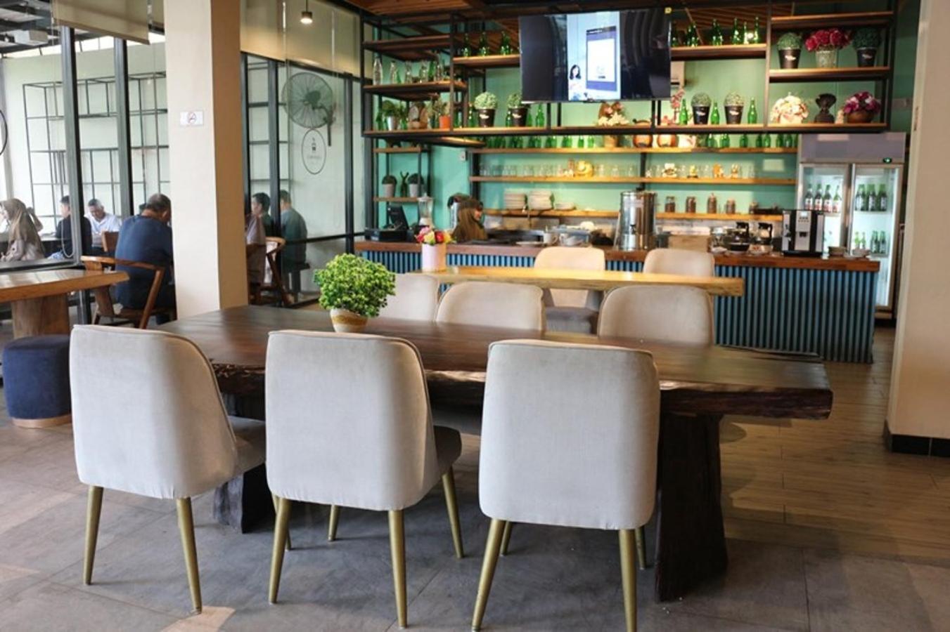 Crew Express Hotel Lubukpakam Kültér fotó