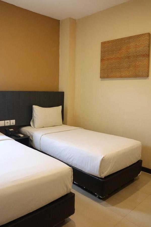 Crew Express Hotel Lubukpakam Kültér fotó