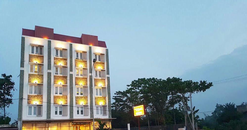 Crew Express Hotel Lubukpakam Kültér fotó