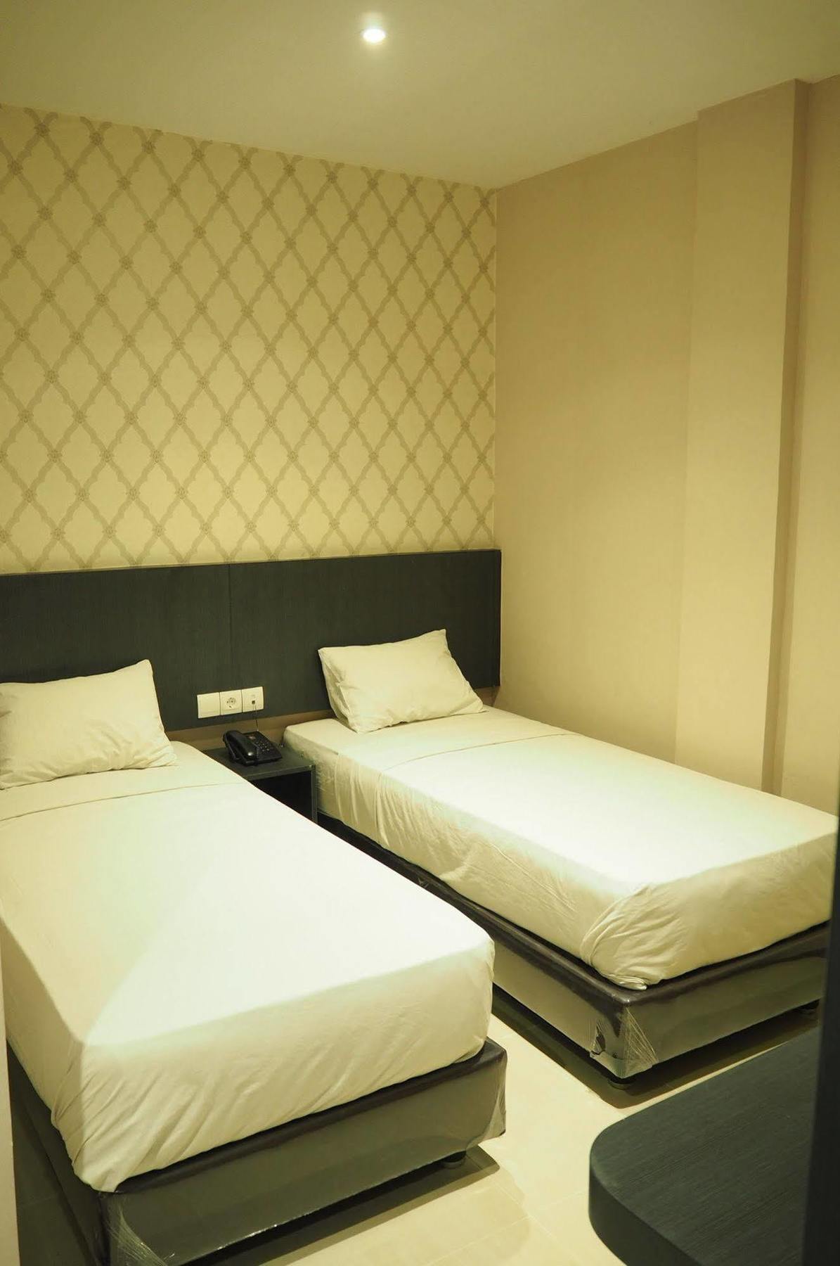 Crew Express Hotel Lubukpakam Kültér fotó