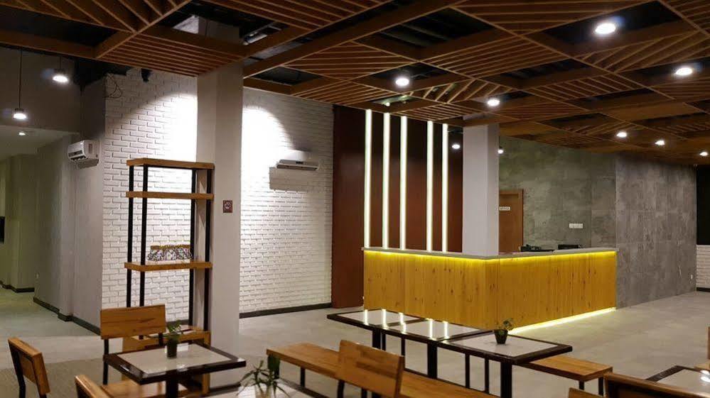 Crew Express Hotel Lubukpakam Kültér fotó